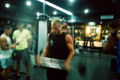 A member training during a peak block, the visit that fitness facility foot traffic data counts