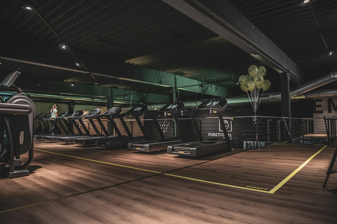 Row of treadmills on a club floor facing a cardio fleet refresh decision